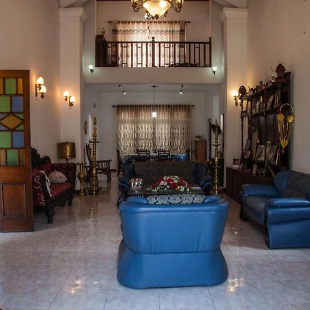 كاندي Antique Tourist Lodge المظهر الخارجي الصورة