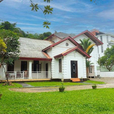 كاندي Antique Tourist Lodge المظهر الخارجي الصورة