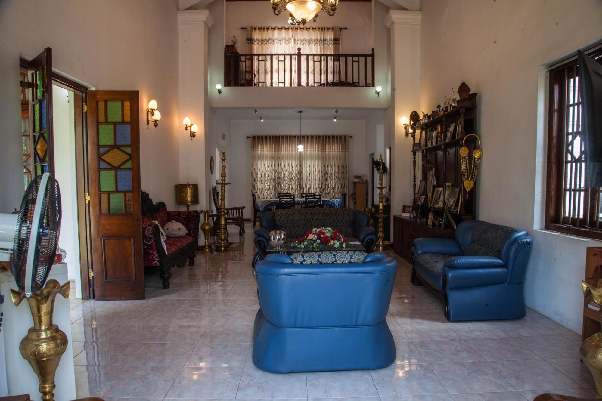 كاندي Antique Tourist Lodge المظهر الخارجي الصورة