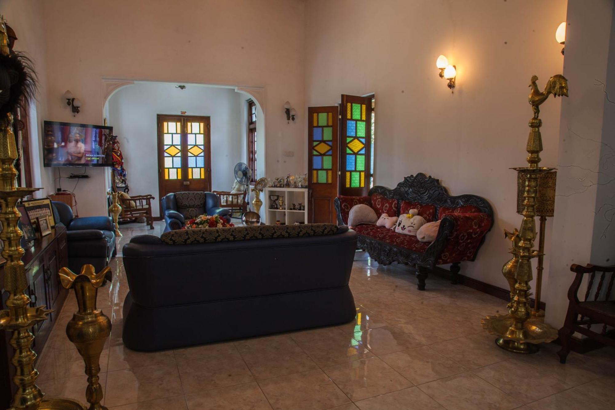 كاندي Antique Tourist Lodge المظهر الخارجي الصورة