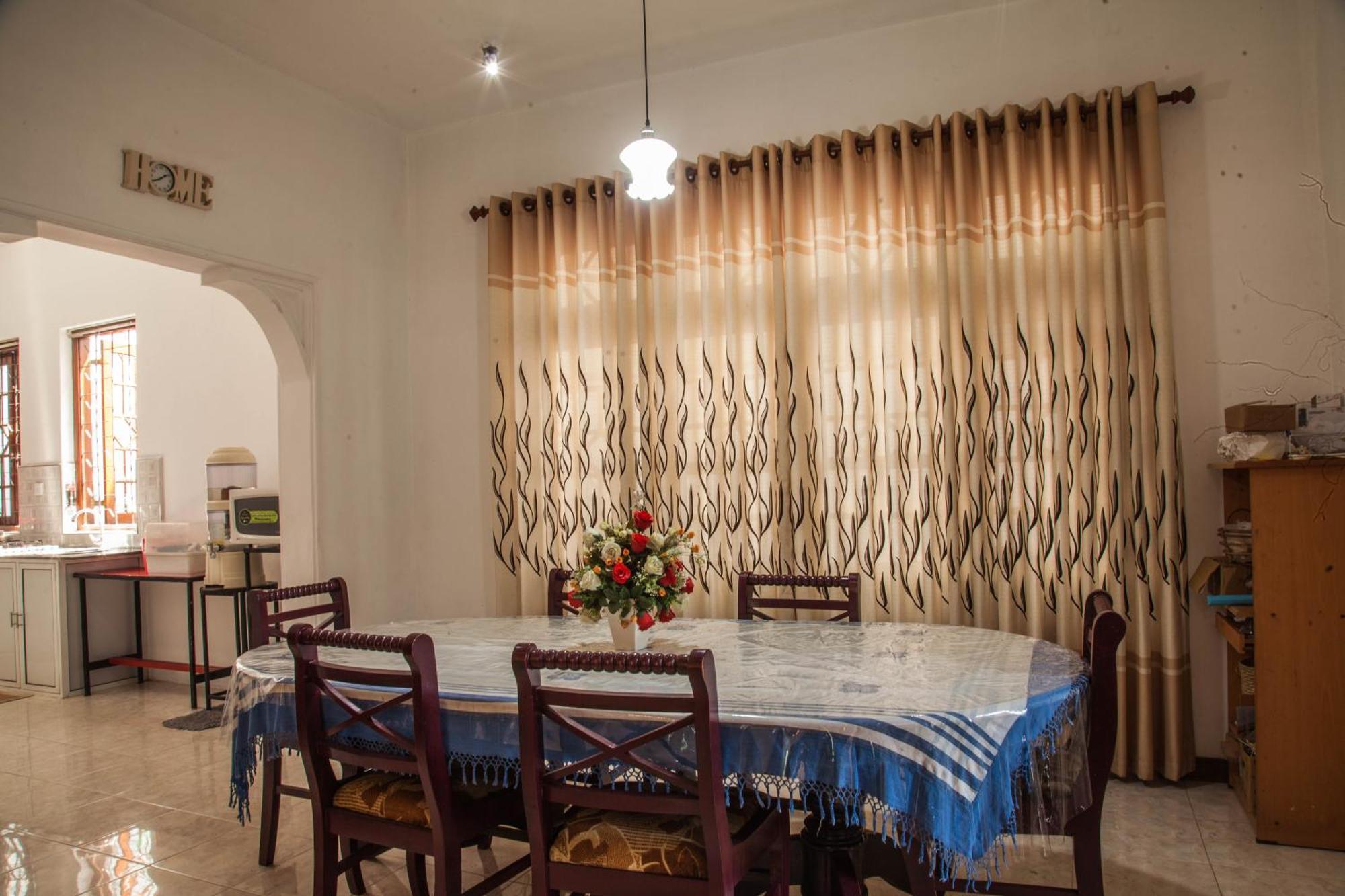 كاندي Antique Tourist Lodge المظهر الخارجي الصورة