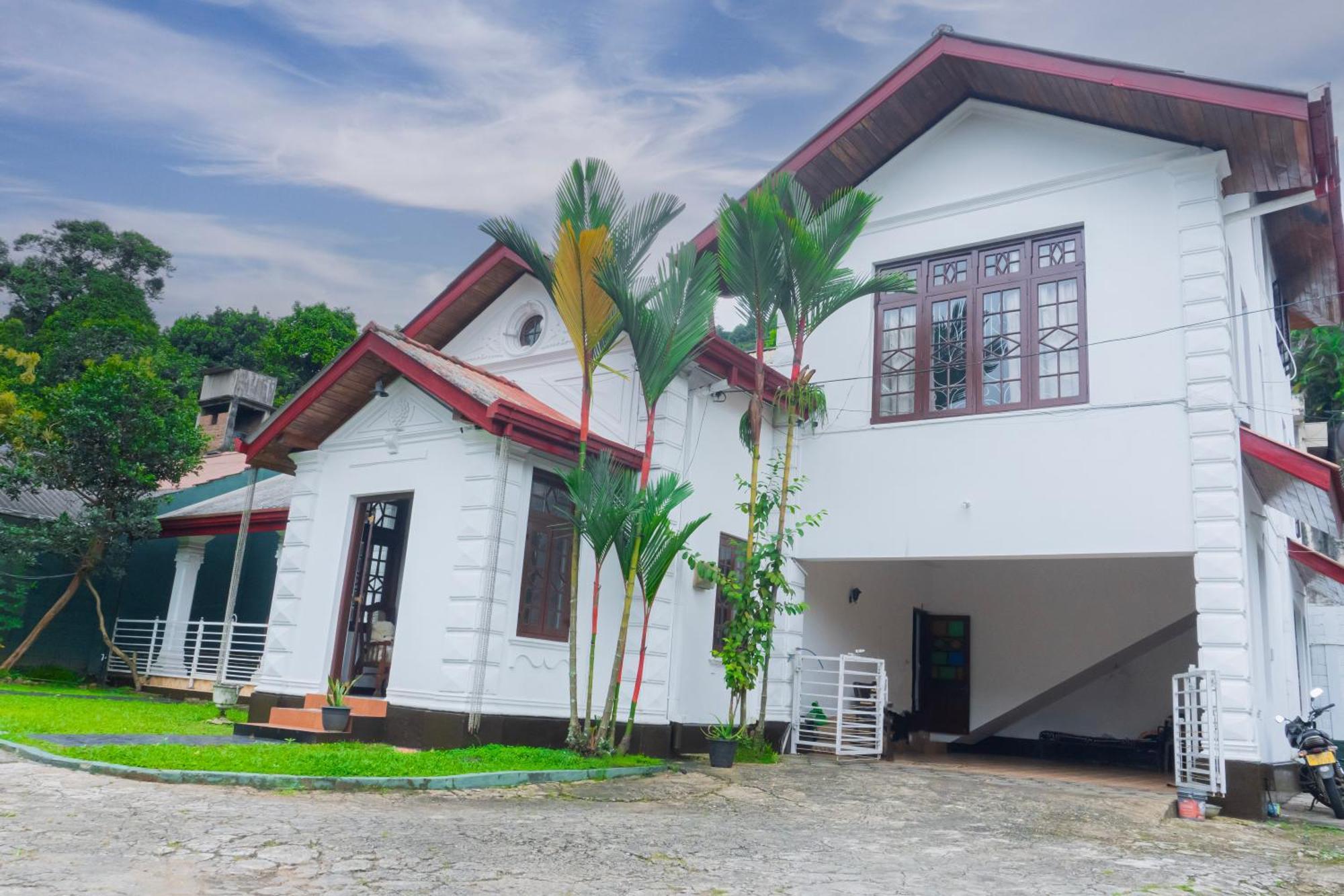 كاندي Antique Tourist Lodge المظهر الخارجي الصورة